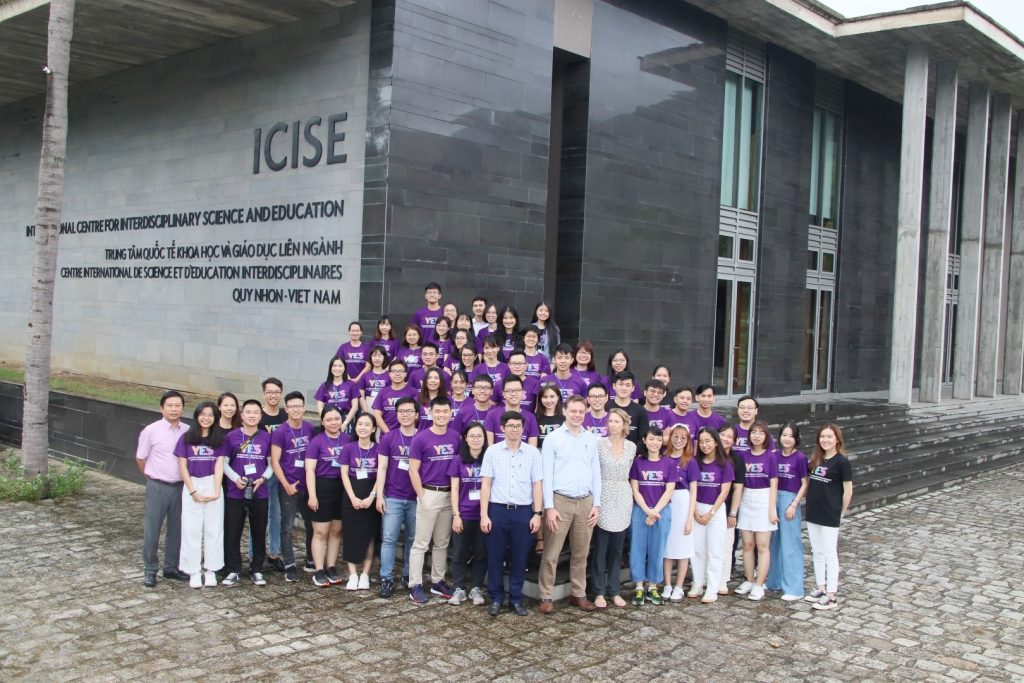Các đại biểu tham dự Hội nghị toàn quốc thanh niên và kết nối khoa học trong cộng đồng ẢNH: ICISE